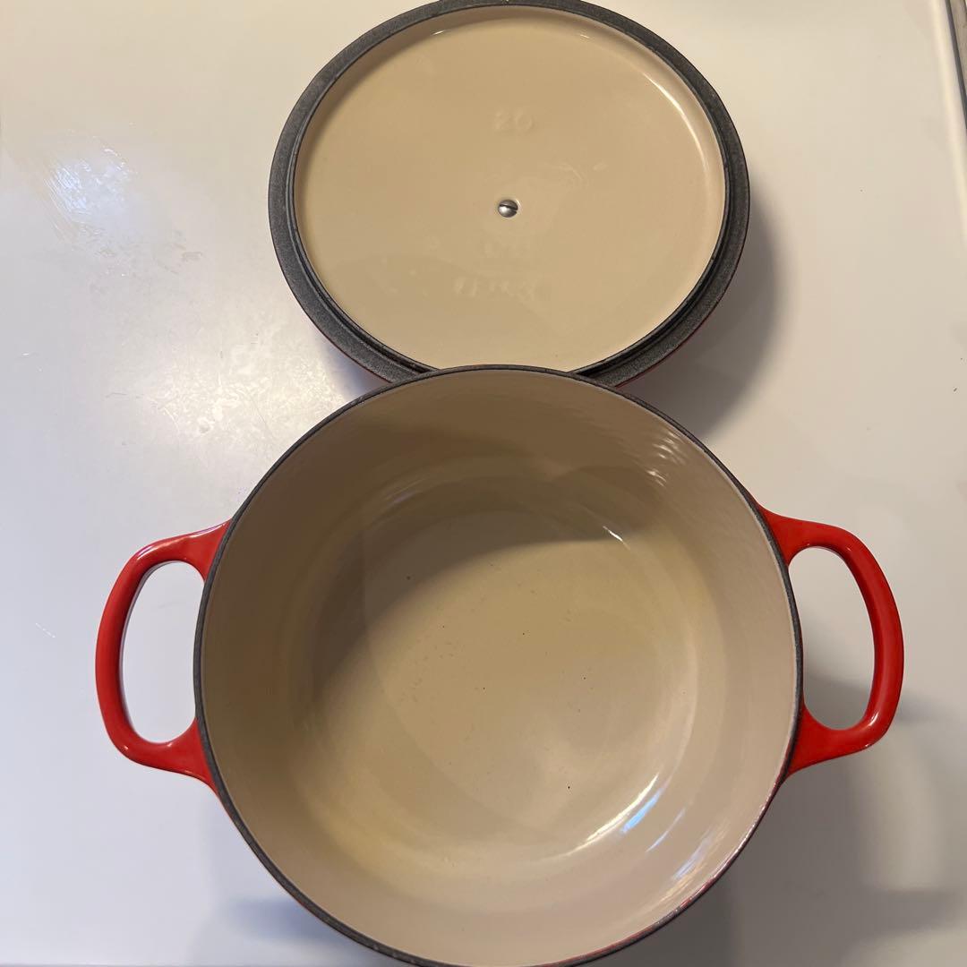 ル・クルーゼ　チェリーレッド　20cm両手鍋 数回使用美品