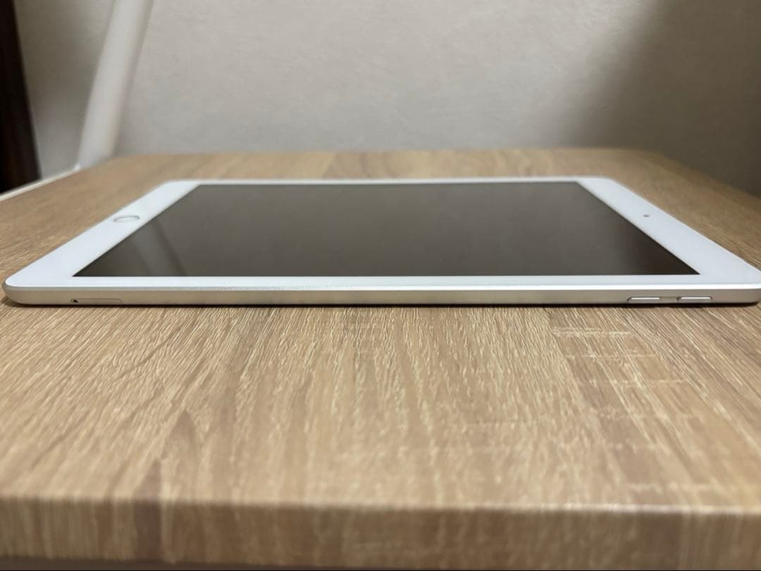 Apple iPad 第５世代 32GB シルバー 充電器付き