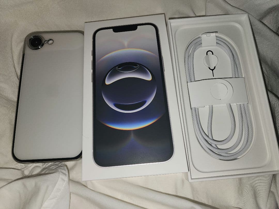 Apple iPhone 16e ホワイト 本体