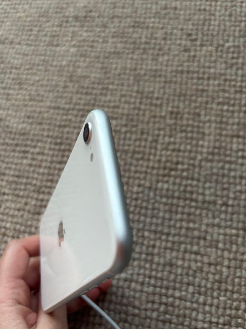 【SIMフリー】 Apple iPhone SE (第2世代) ホワイト 美品