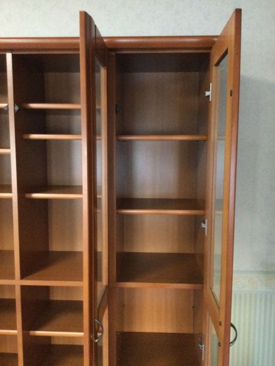 洒落た本棚、3ドア