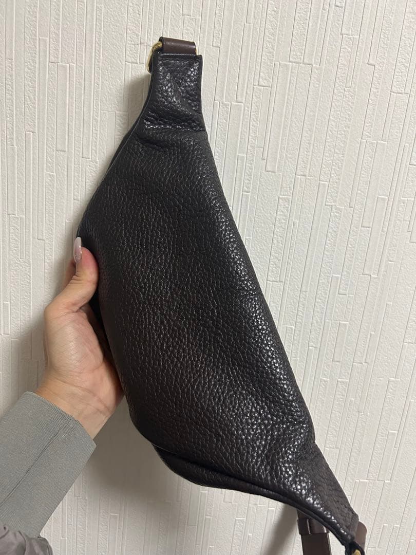 シータパランティカ　ダークブラウン ボディバッグ