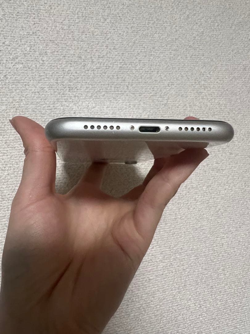 iPhone XR ホワイト 本体 美品　SIMフリー