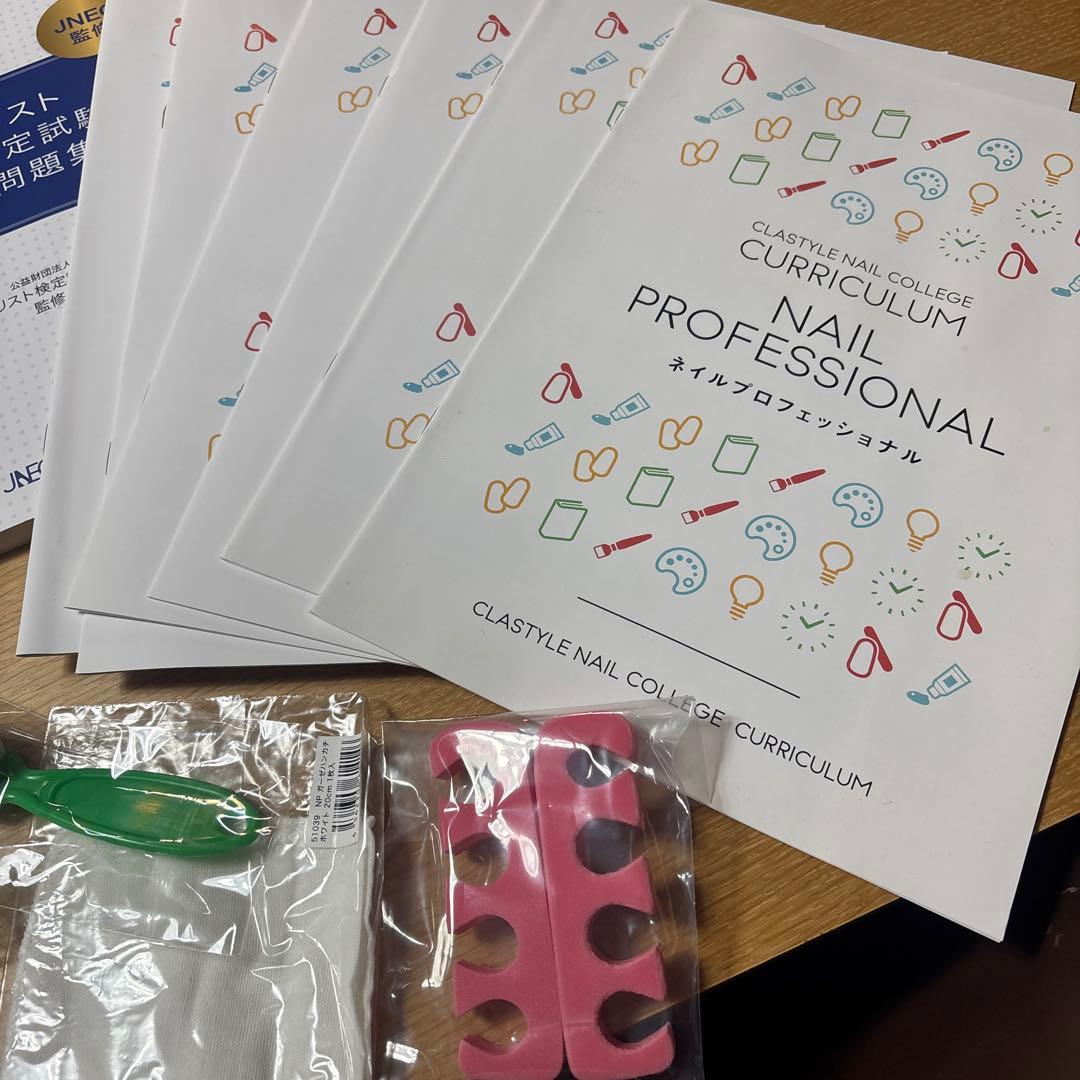 ネイルアート用品セットと教材