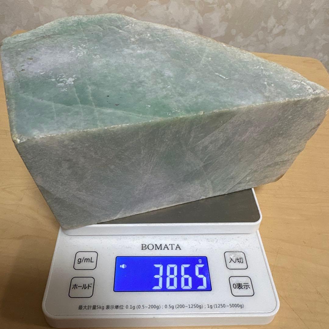 ミャンマー産特大天然本翡翠原石　約3865g4面カット1面磨き 3面荒磨き済み