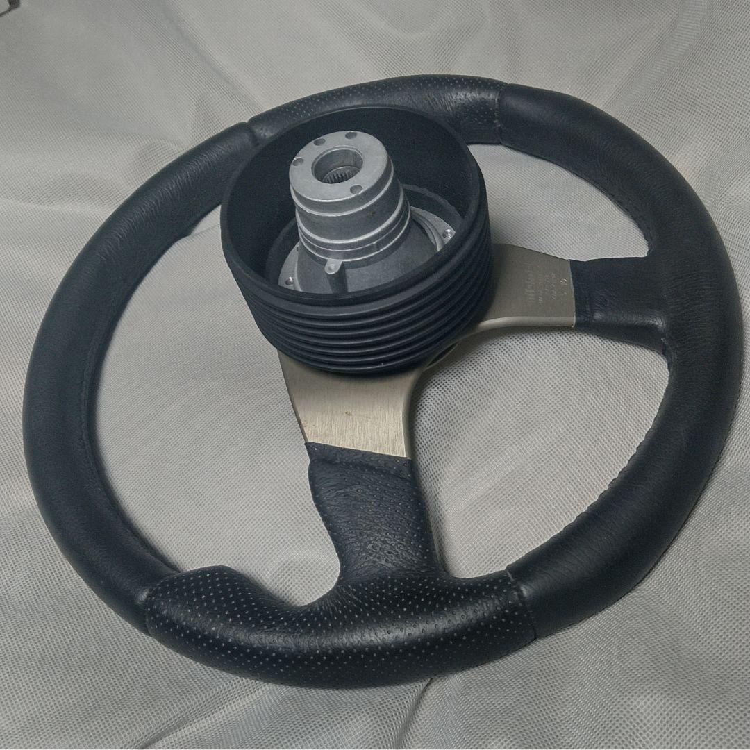 MOMO RACE レザーステアリング　32Φ　汎用ボス付