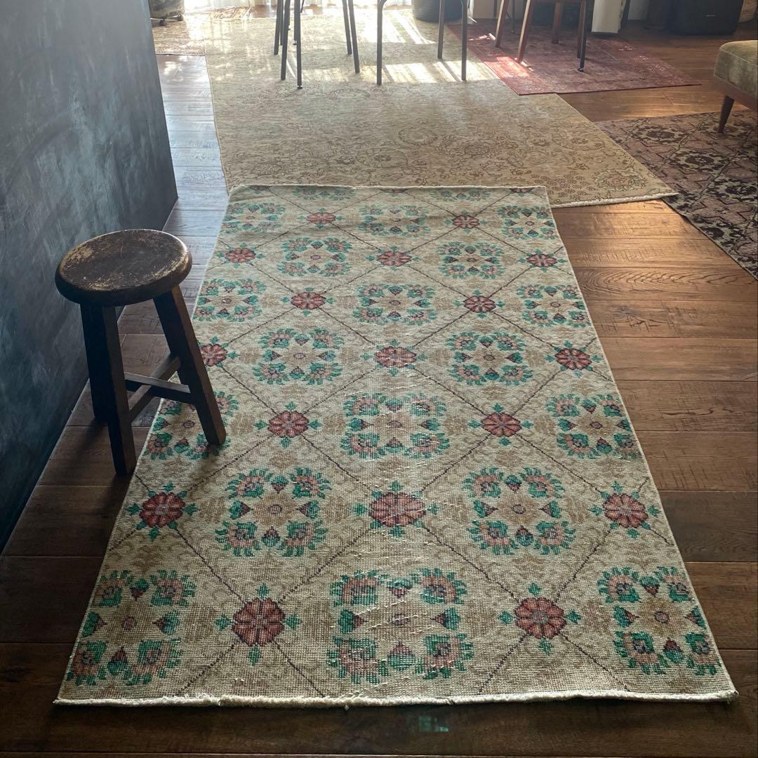 フラワータイル風　ヴィンテージラグ　トルコラグ