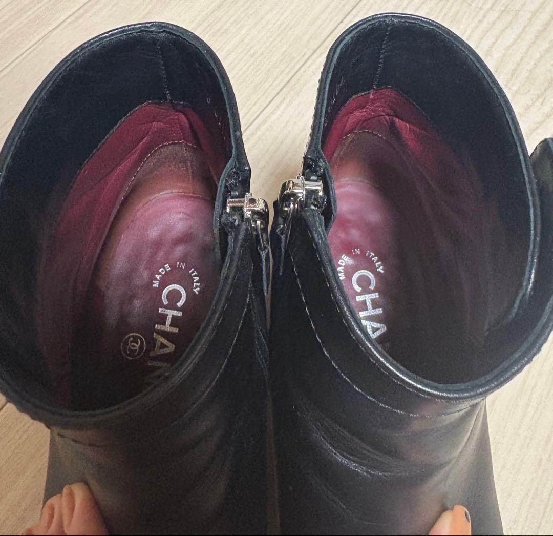 CHANEL 黒 レザーブーツ ジッパー付き