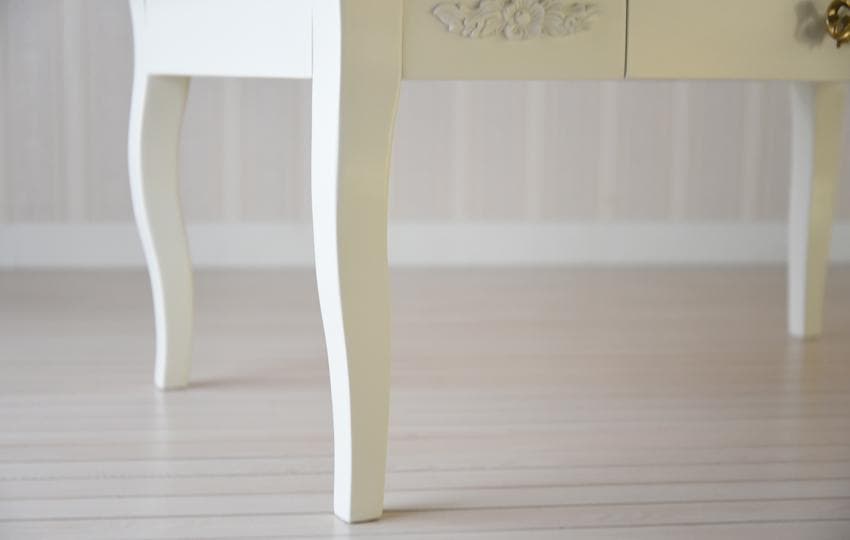 センターテーブル ホワイト リボン フラワー