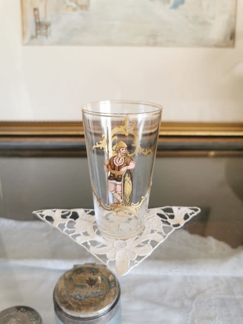 アンティークフランス購入 兵士の横顔と蘭の花✾ トライアングル型 レースドイリー