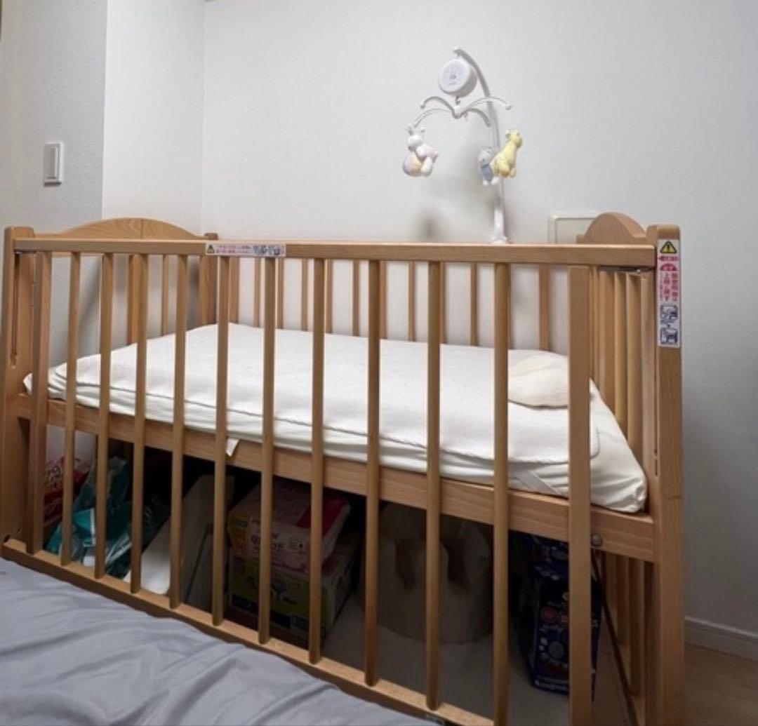 折りたたみベビーベッド 木製ベビーベッド キャスター付き マットレス付き