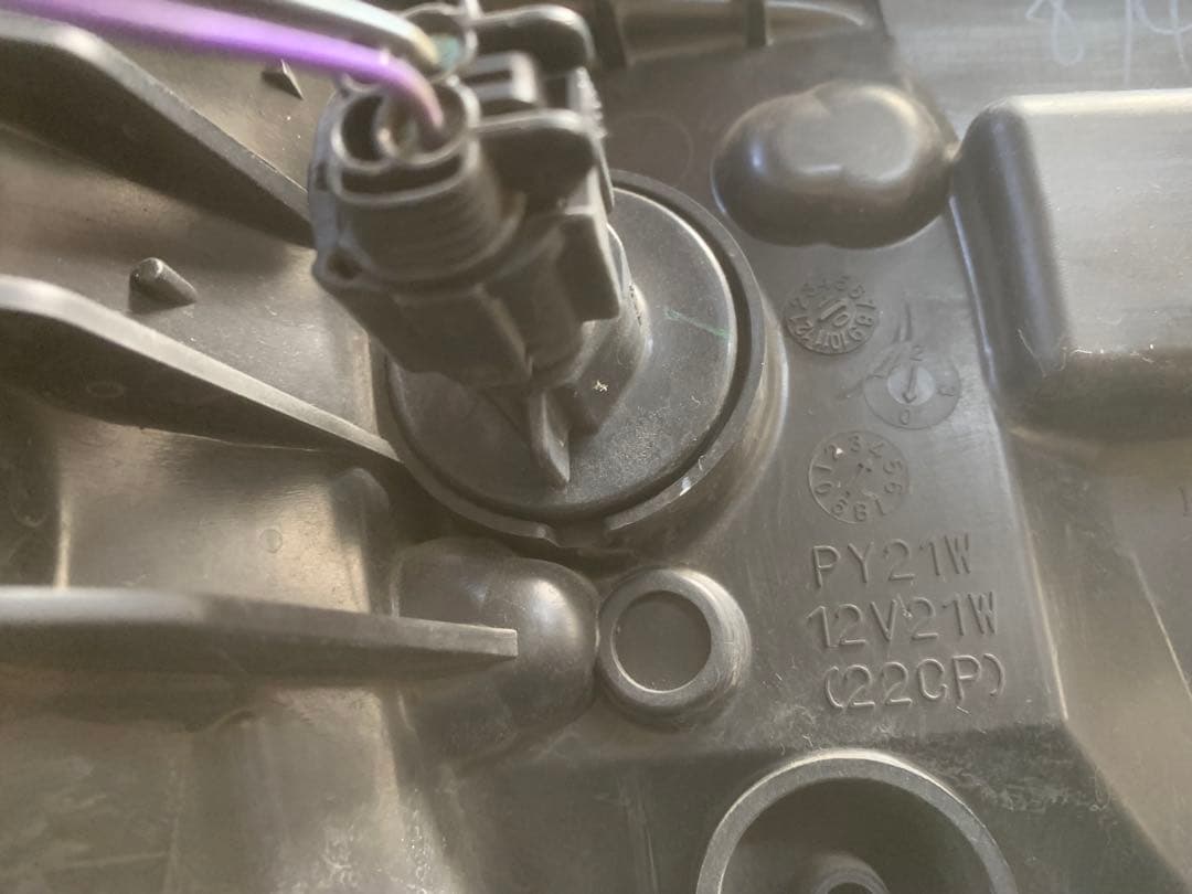 日産 キューブZ12左右ヘッドライト ハロゲンSTANLEY P8190