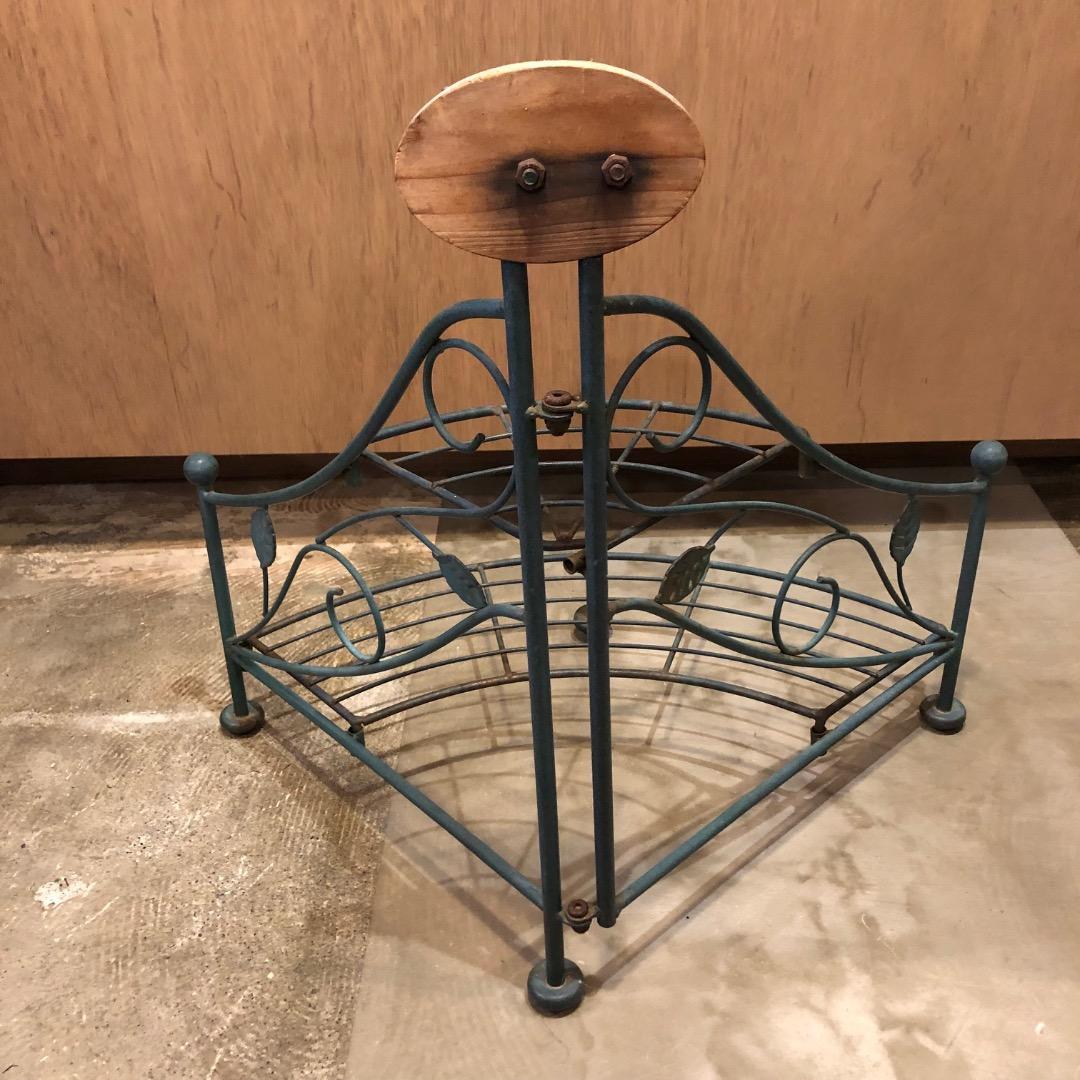 昭和レトロ　アイアン　コーナーラック　古道具　飾り棚　三角コーナーラック　収納