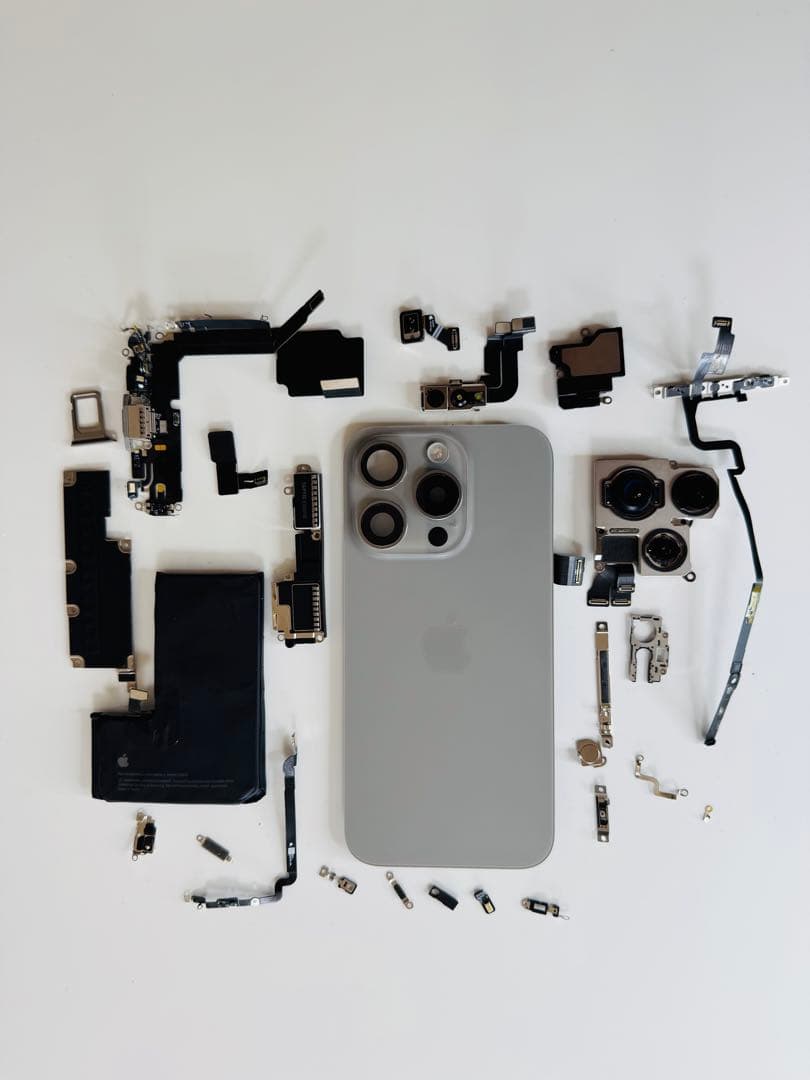 iPhone 15 Pro シルバー 本体と部品