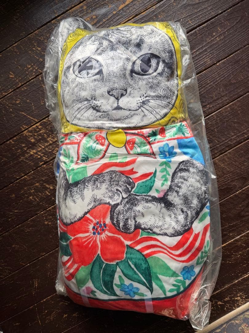 ヒグチユウコ　ネコリョーシカ　クッション