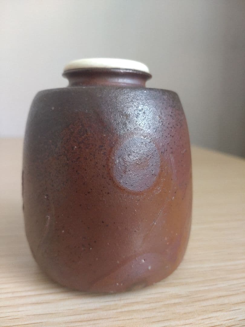 【窯変】伊勢崎卓　肩衝茶入　牙蓋　大海茶入　焼き締め　灰被り　徳利　古備前