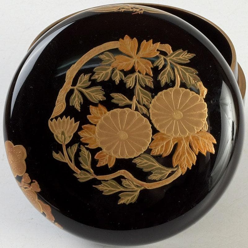 茶道具　塗匠　哲山作　花丸菊花蒔絵　平大棗　共箱　V　9354