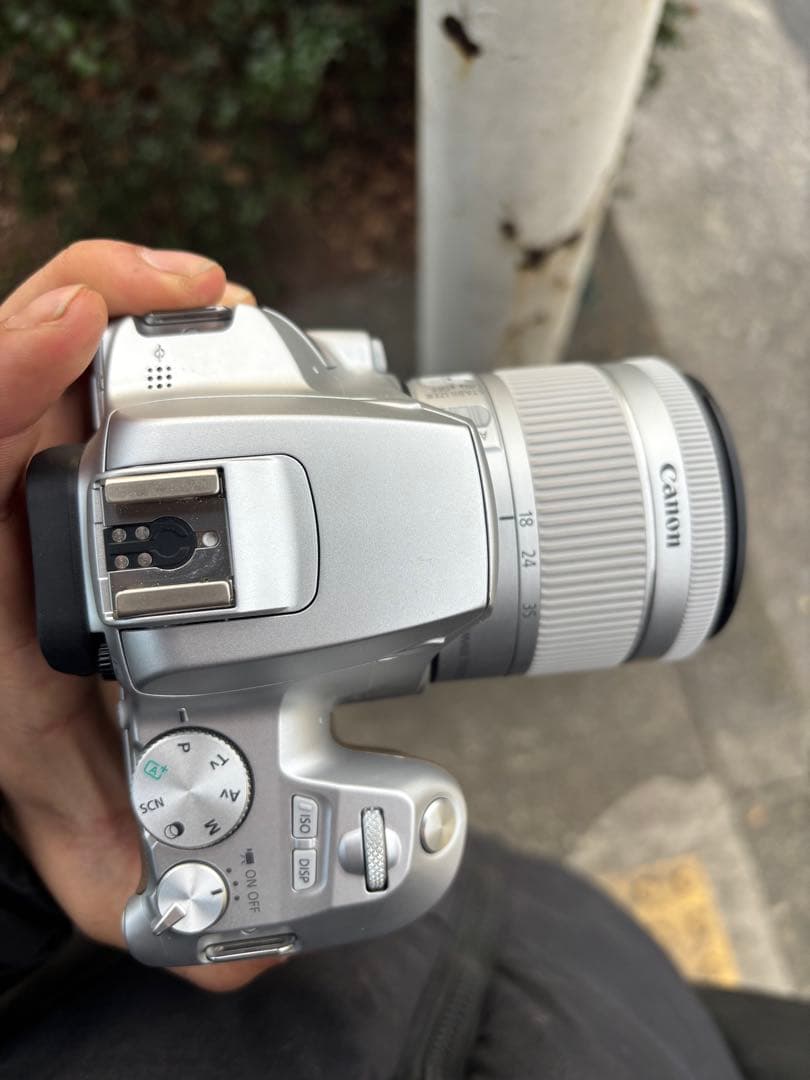 Canon EOS Kiss X10 シルバー レンズ付き