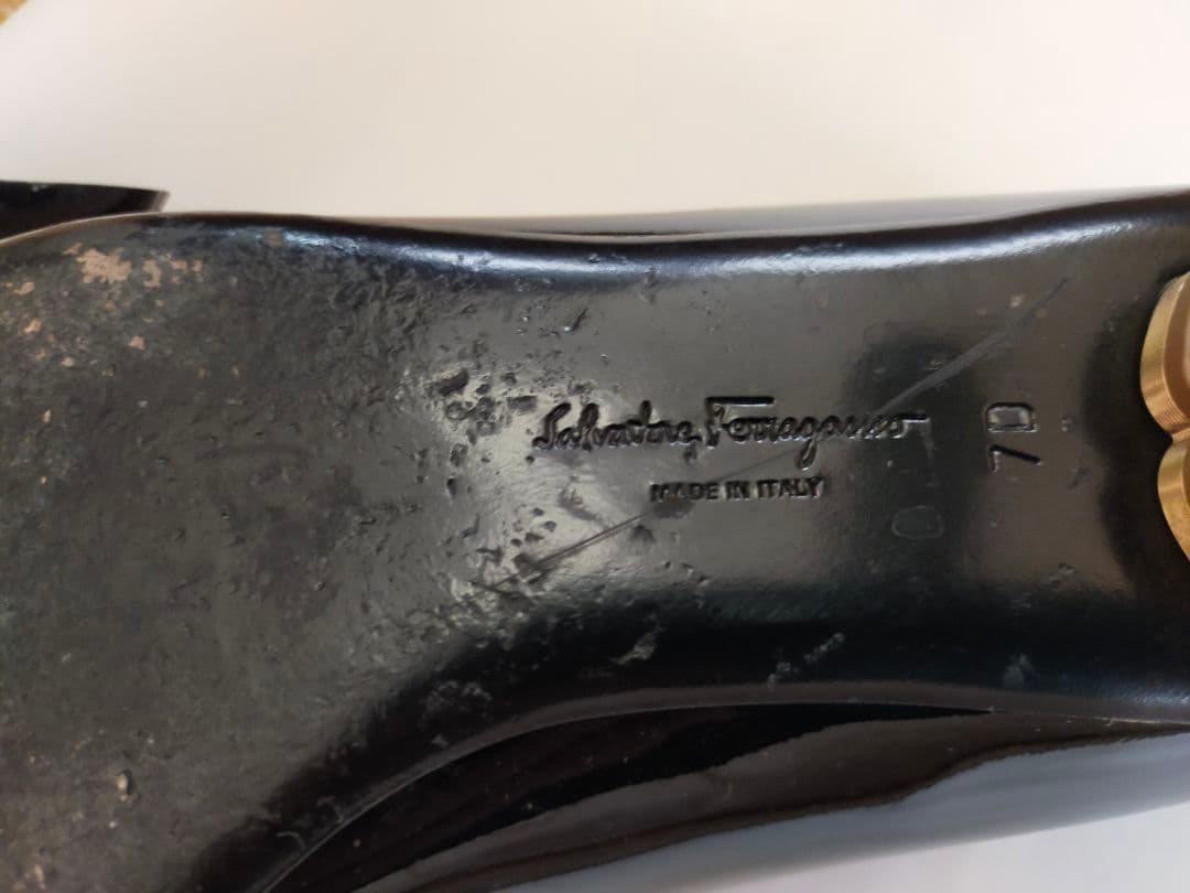 フェラガモパンプス