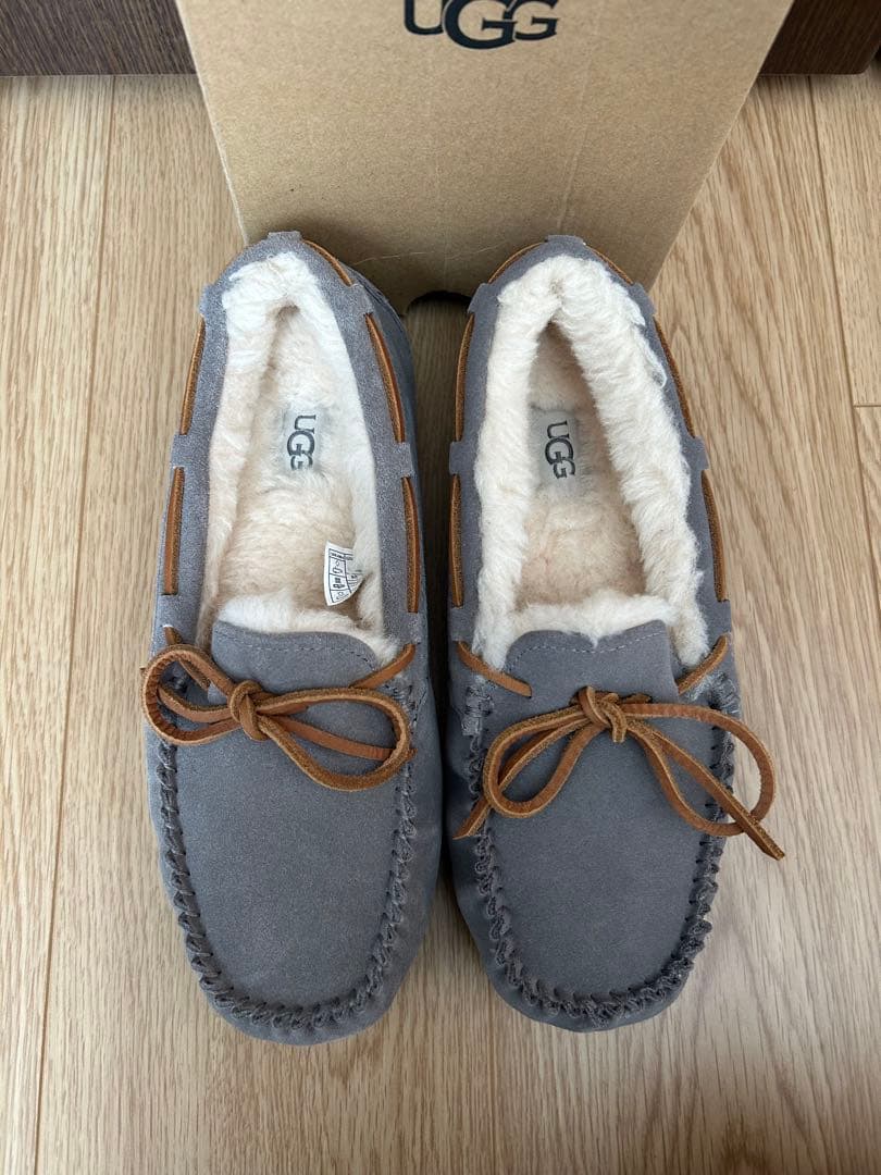 【新品】UGG グレー モカシン　24㎝