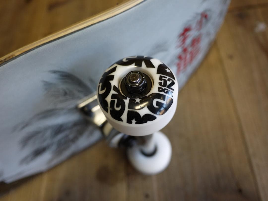 2【DGK 】8×31.85ブルースリーPARDAISE 完成品　スケートボード