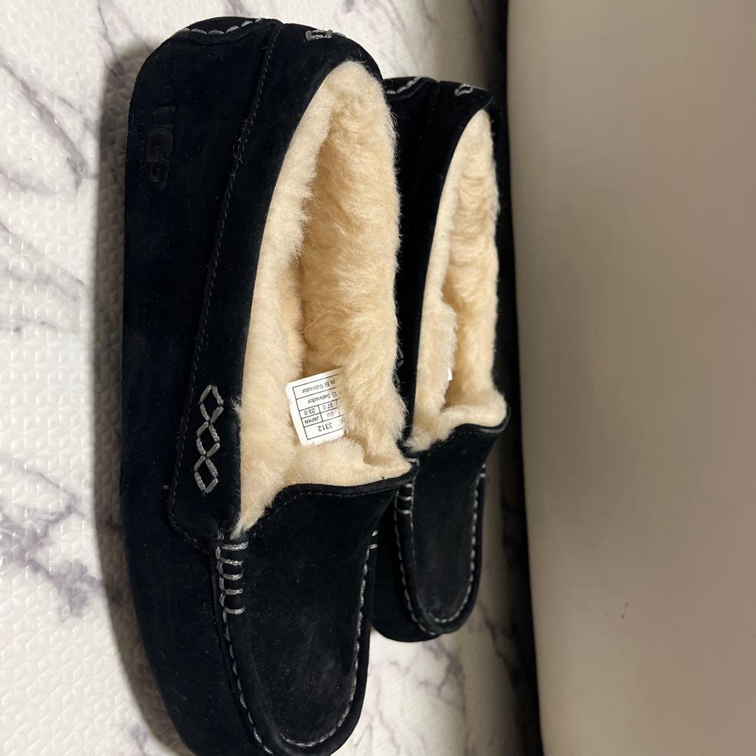 【美品】★UGG ブラック ムートンアンスレーモカシン