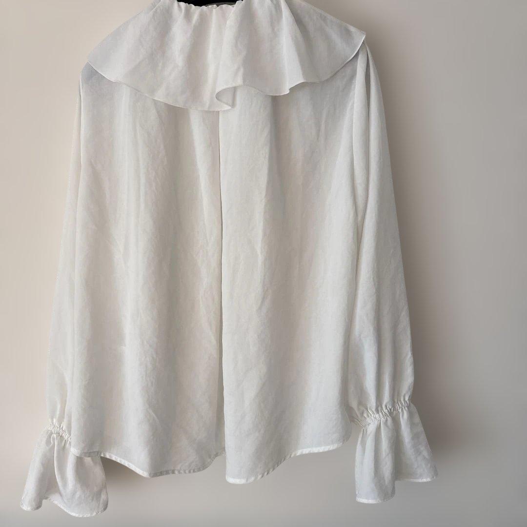 ★新品未使用★ガリャルダガランテ　ホワイトラッフルカラーブラウス