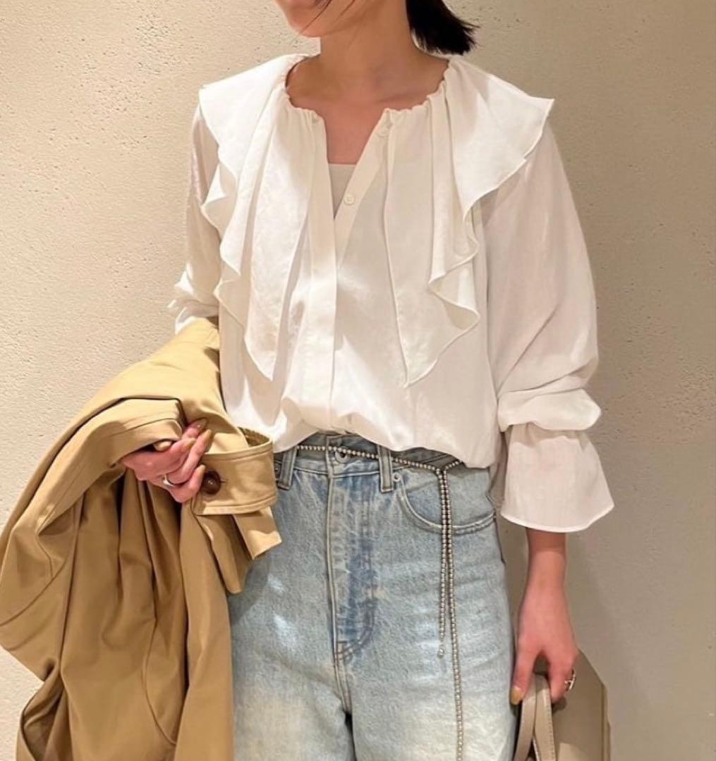 ★新品未使用★ガリャルダガランテ　ホワイトラッフルカラーブラウス