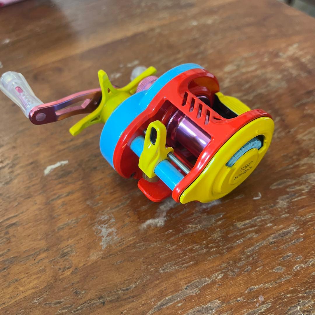 新品 マグネットブレーキ カラフル ベイトリール フィネススプール 軽量