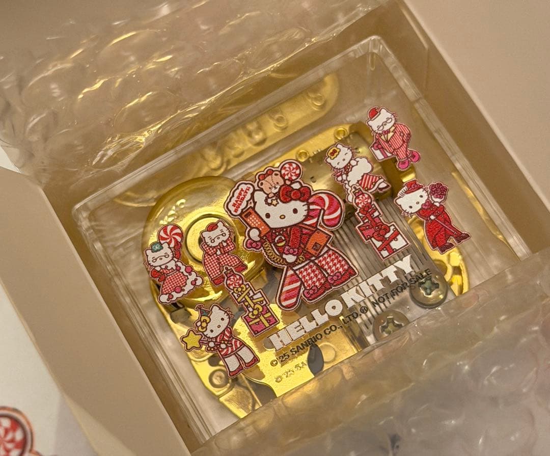 オルゴール ルミネ ハローキティ ガチャ&青山デカーボ ハローキティのトランプ缶