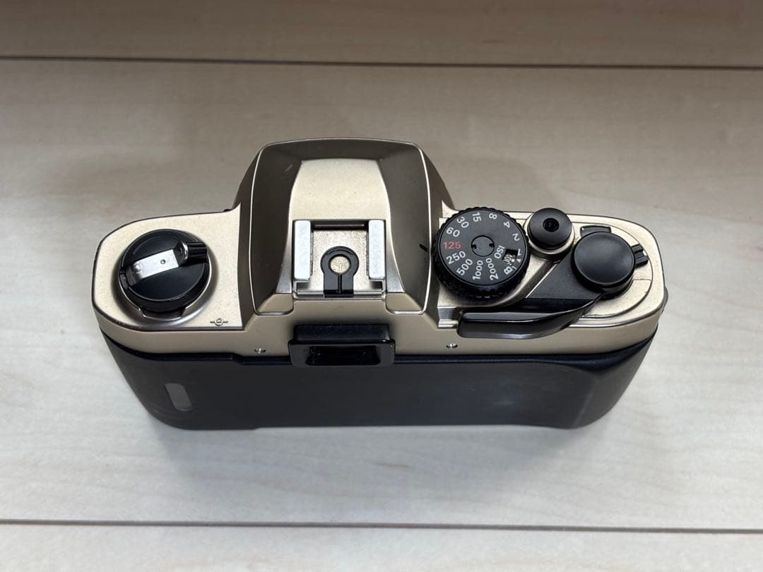 Nikon ニコン FM10 & Zoom-NIKKOR 35-70mm カメラ