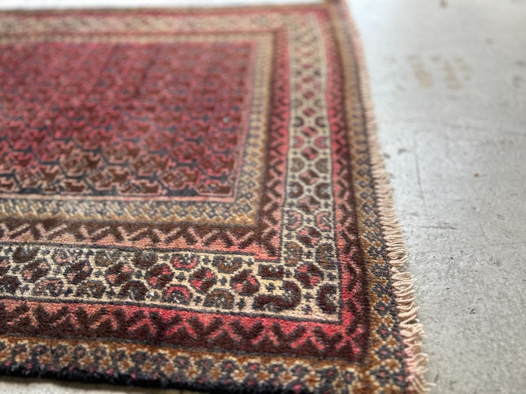 【Vintage rug】138 × 81｜アシンメトリー ヴィンテージラグ