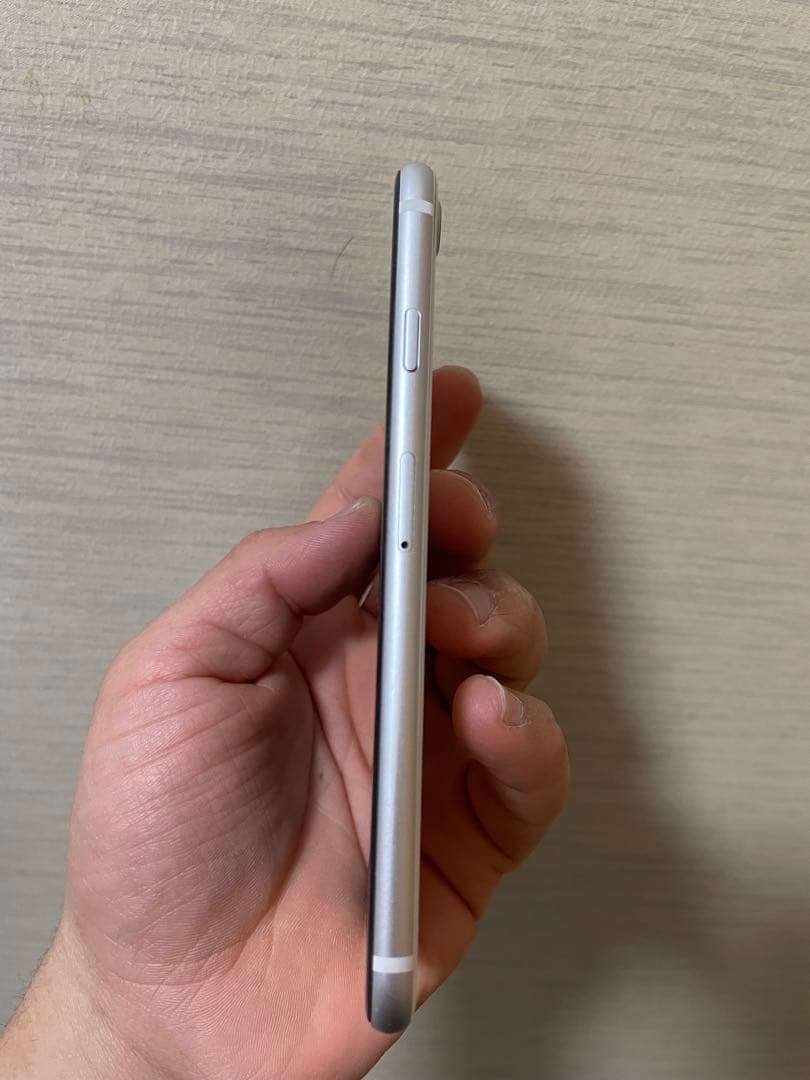 iPhone SE（第2世代）ホワイト 64GB／SIMフリー／美品（箱なし）