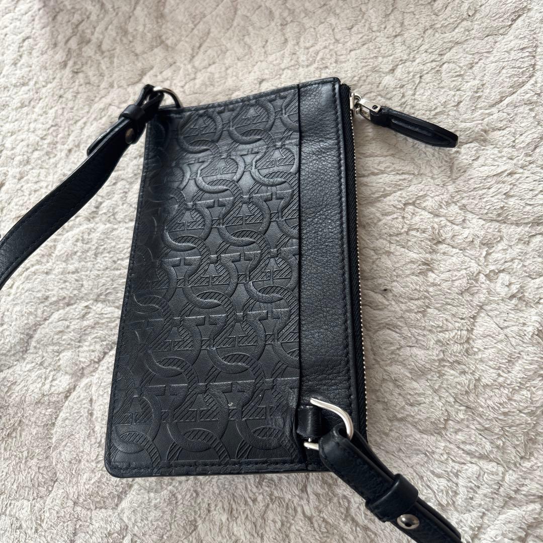 マロンJ★フェラガモ★　未使用スマホショルダーダブルガンチーニ