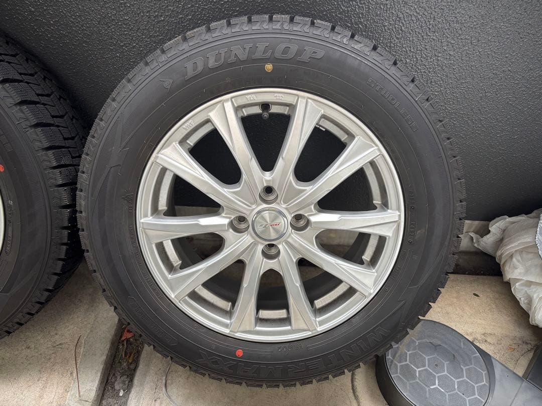 （スタッドレス2ヶ月のみ使用）ライズ、ロッキー