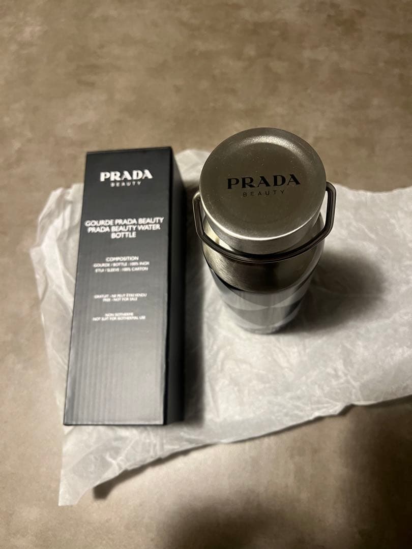 新品　プラダ　水筒　PRADA BEAUTY WATER BOTTLE
