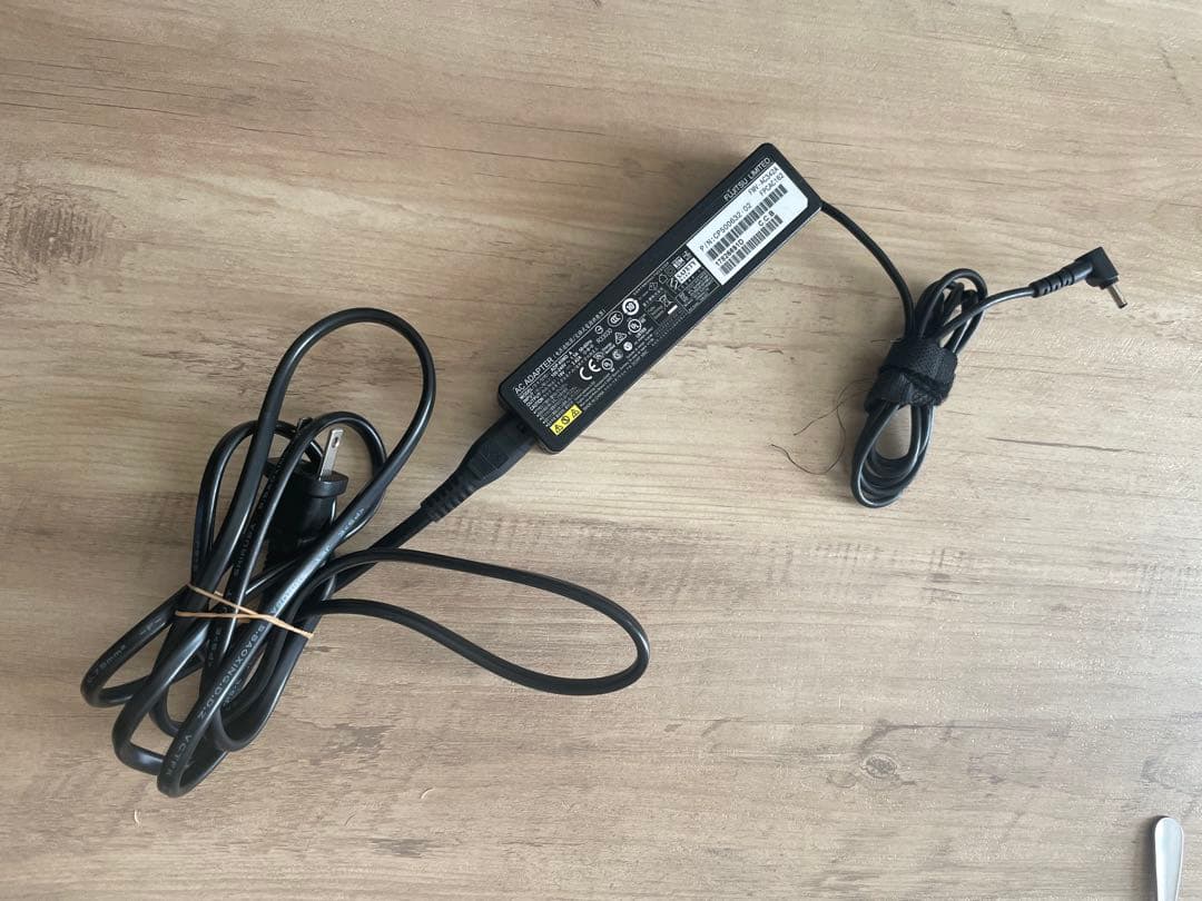 富士通 ARROWS Tab Q738[8世代/Core i5 13.3インチ