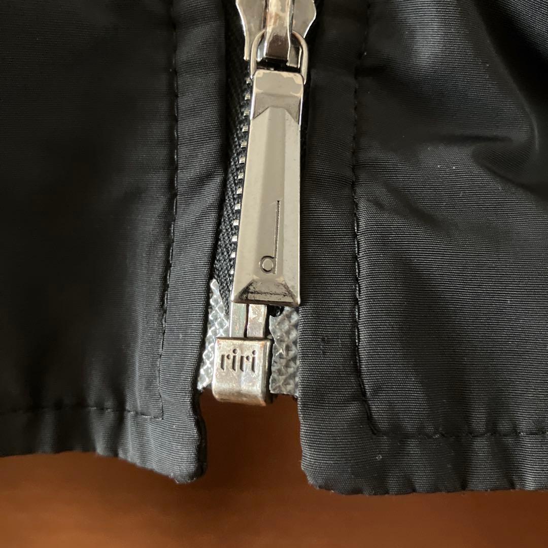 ダンヒルのブルゾンです。冬から春先にぴったりです。やや大きめのMサイズです。