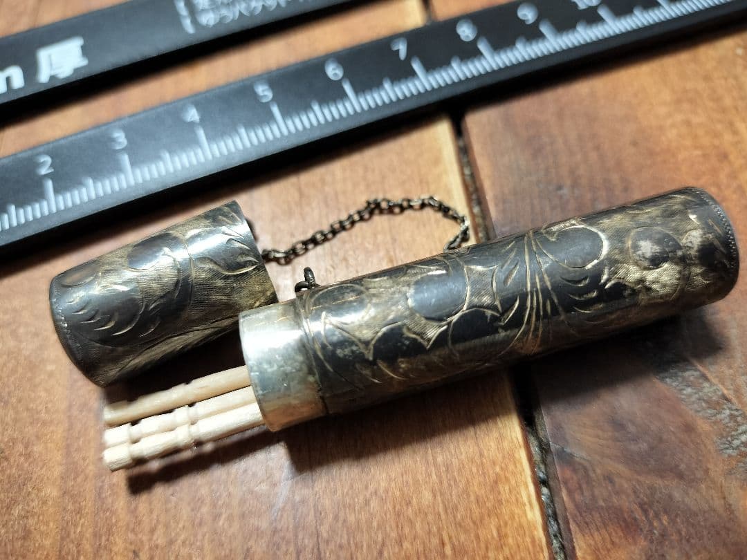 仁丹ケース 　小物入れ　銀製 アンティーク ヴィンテージ　925　工芸品