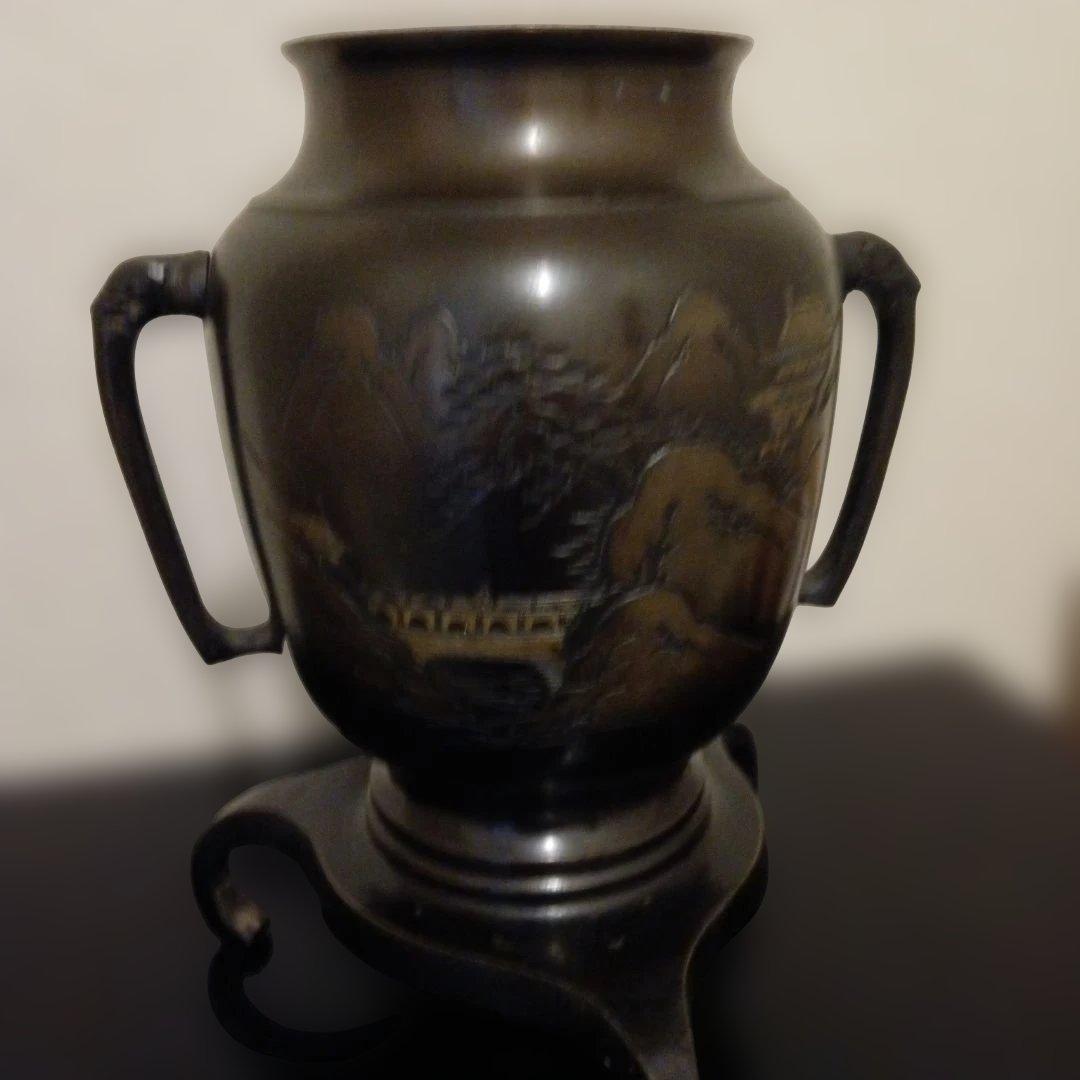 ☆黒色金属製花器 山水画付き 台不要であれば10000円