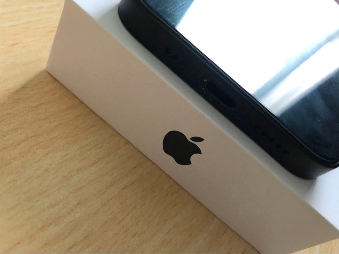 【美品】iPhone16e 128GB バッテリー100%