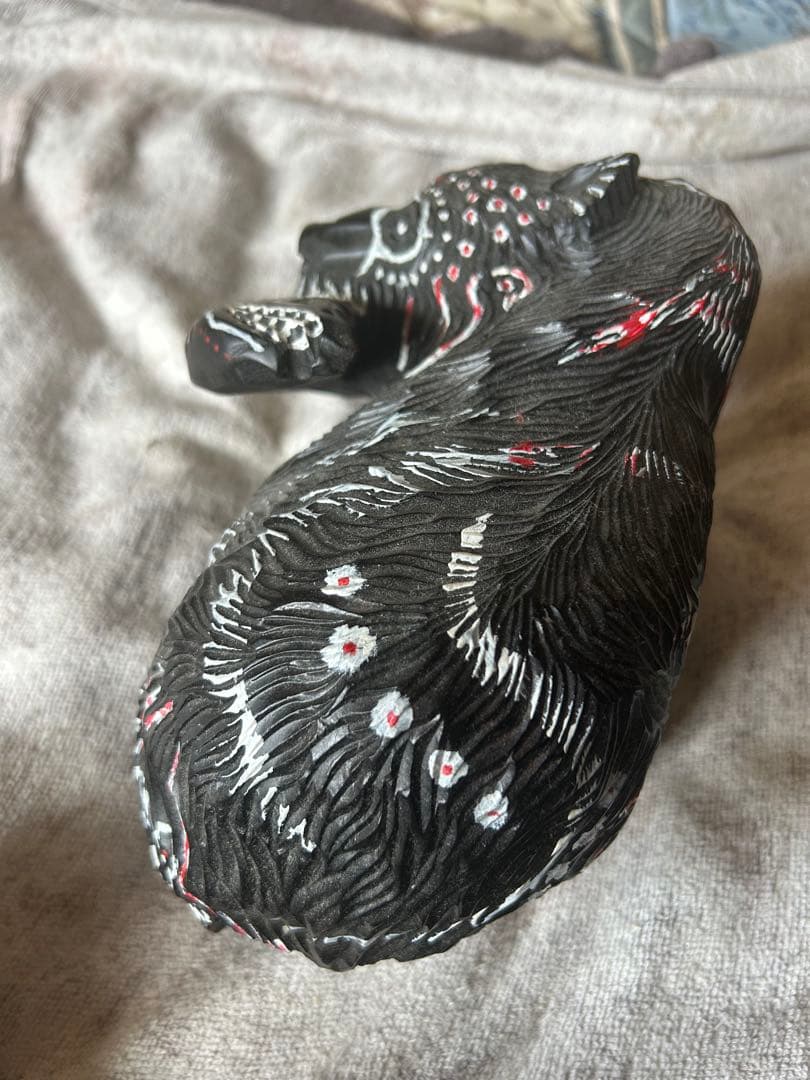 装飾的な黒いクマの置物