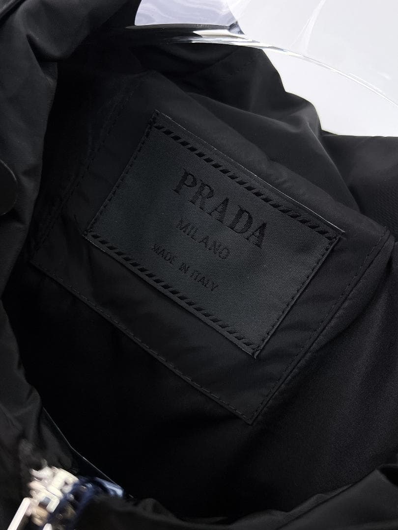 ブラック ナイロンジャケット フード付き