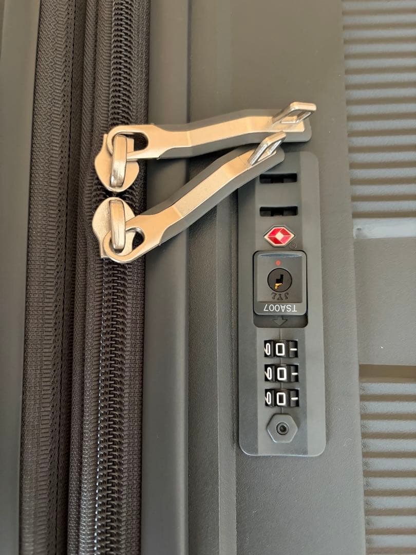 AMERICAN TOURISTER 中型キャリーケース グレー