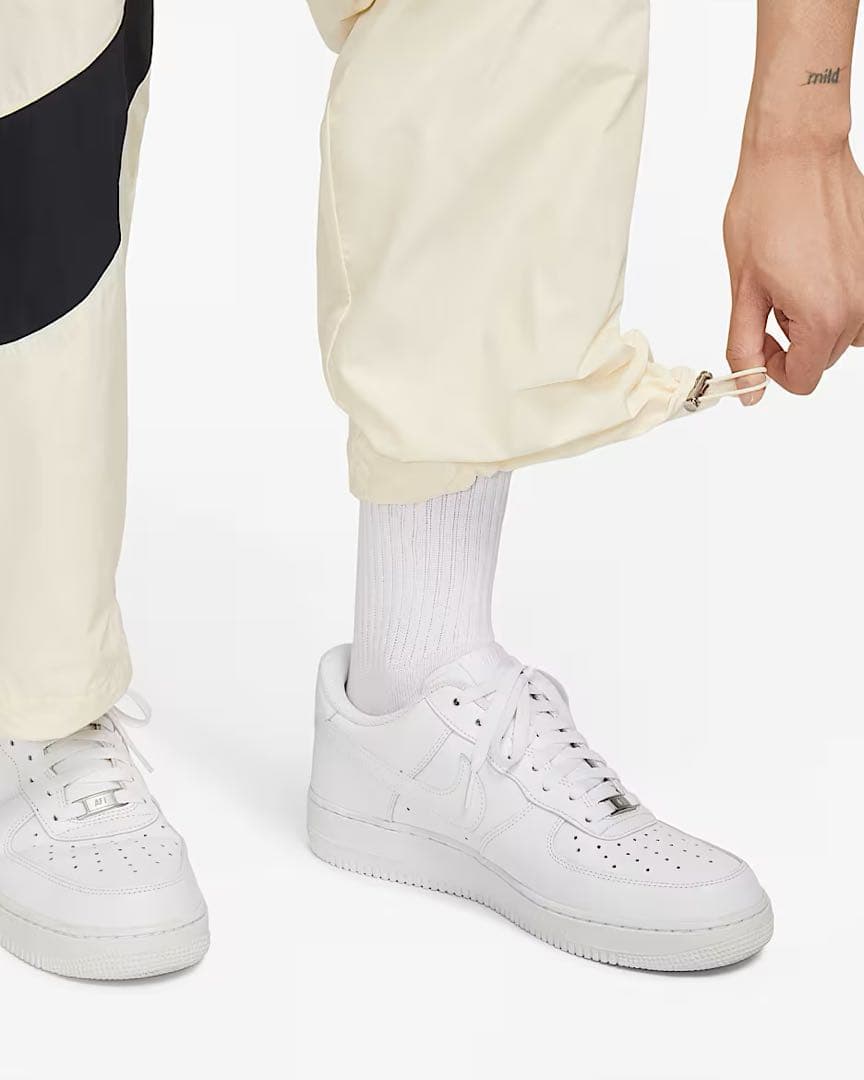 新品未使用　NIKE ビッグスウッシュ ウーブンセットアップ