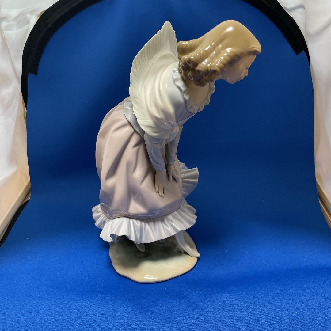 希少　リヤドロ　木の上で屈む女性　スカーフなびく女性