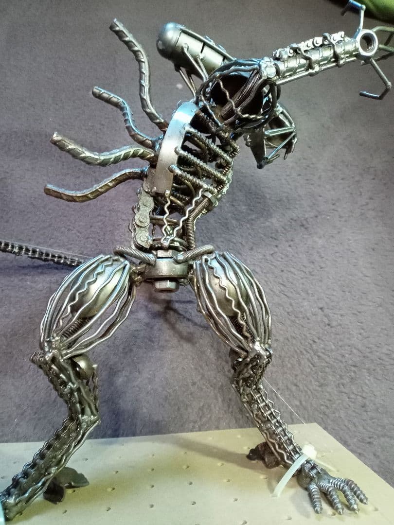 メタルアート　エイリアン　廃材アート