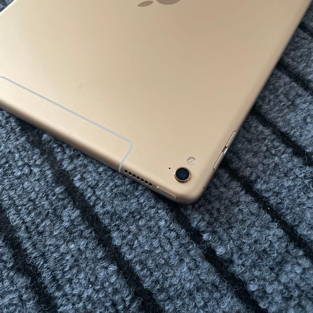 210 iPad 9.7インチ 32GB SIMフリー　ゴールド