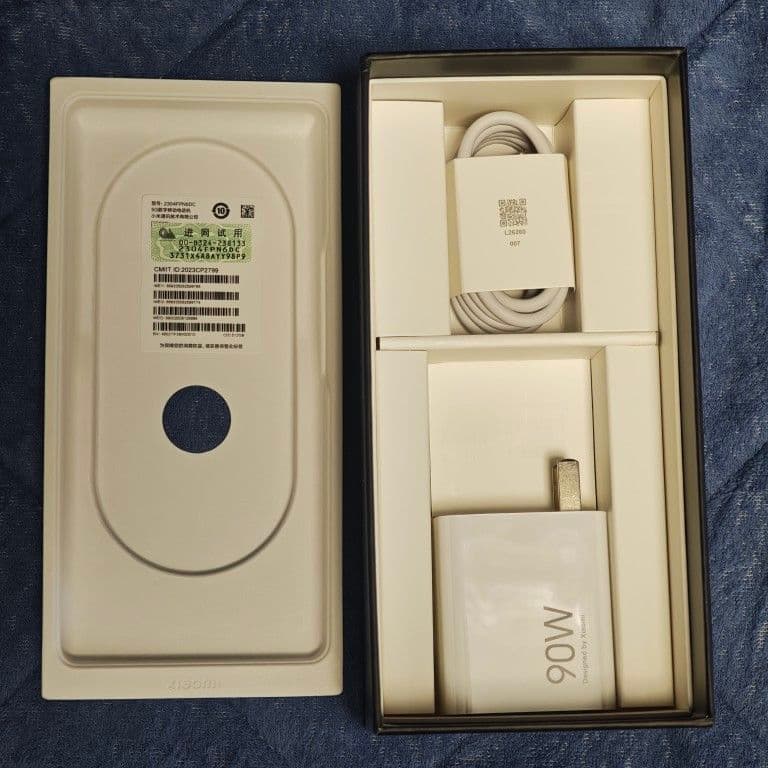 カメラキット付きxiaomi 13Ultra　限定オレンジ16/512GB