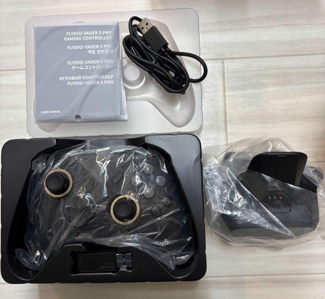FLYDIGI Vader 5 Pro ゲームコントローラー 充電ドック付属